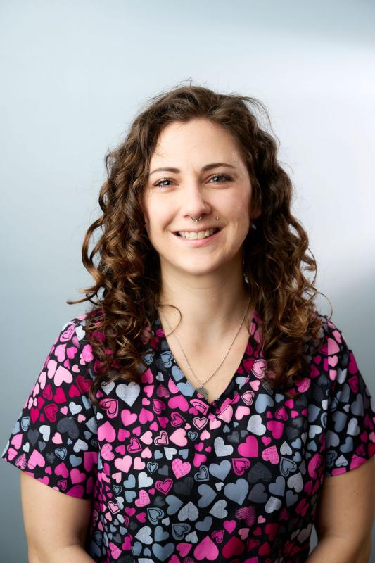 Melie , Assistant